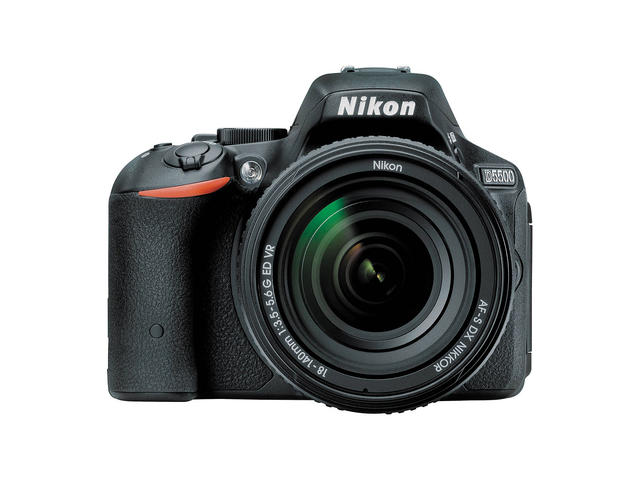 DSLR Nikon D5500 с обектив 18-140mm ED VR