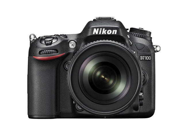 DSLR Nikon D7100 с обектив 18-105mm f/3.5-5.6G ED VR