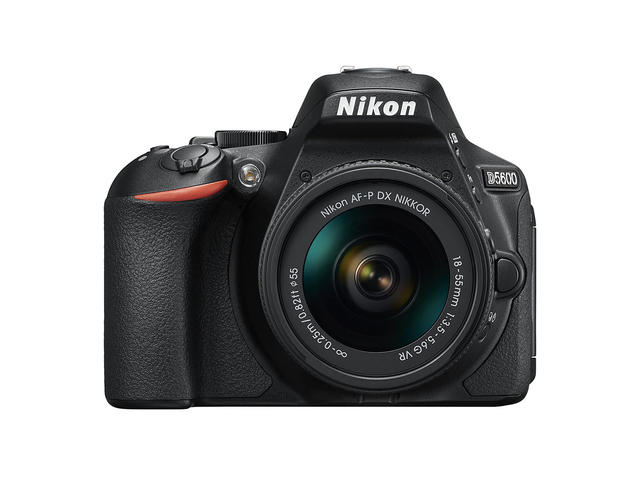 DSLR Nikon D5600 с AF-P 18-55mm VR и 35mm f/1.8G