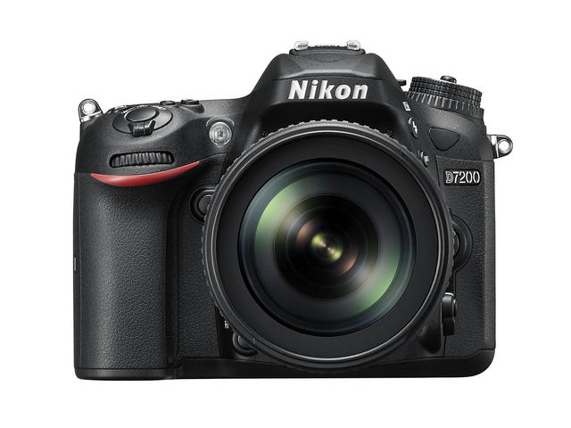 DSLR Nikon D7200 с обектив DX 18-105mm f/3.5-5.6G ED VR