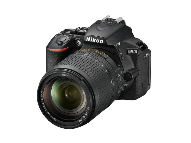 DSLR Nikon D5600 с обектив 18-140mm f/3.5-5.6G ED VR