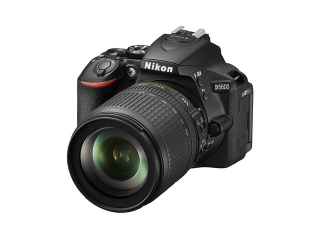 DSLR Nikon D5600 с обектив 18-105mm f/3.5-5.6G ED VR