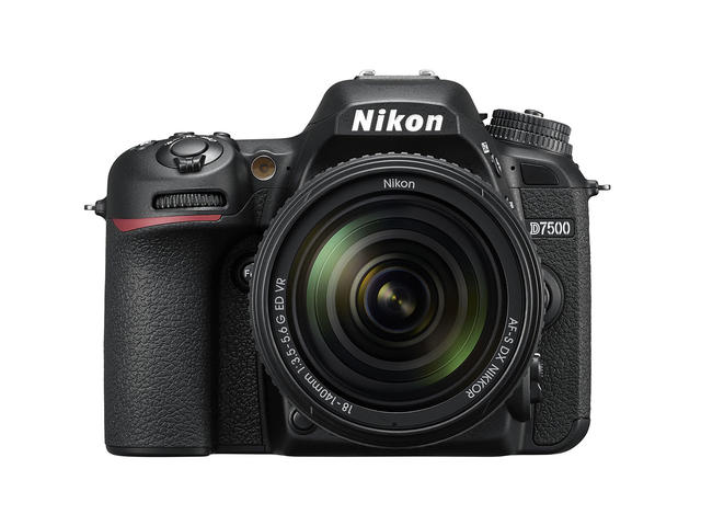 DSLR Nikon D7500 с обектив 18-140mm f/3.5-5.6G ED VR