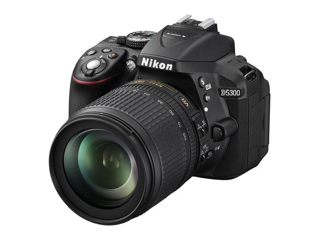 DSLR Nikon D5300 с обектив 18-105mm f/3.5-5.6G ED VR