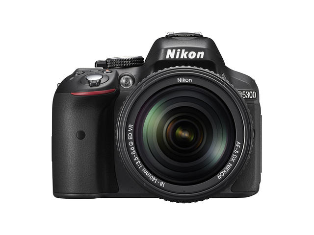 DSLR Nikon D5300 с обектив 18-140mm f/3.5-5.6G ED VR