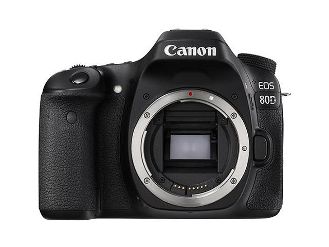 DSLR Canon EOS 80D с обектив Canon EF-S 18-135mm IS Nano