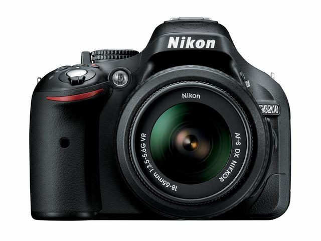 DSLR Nikon D5200 + обектив Nikon AF-S DX VR Zoom-Nikkor 18-55mm f/3.5-5.6G