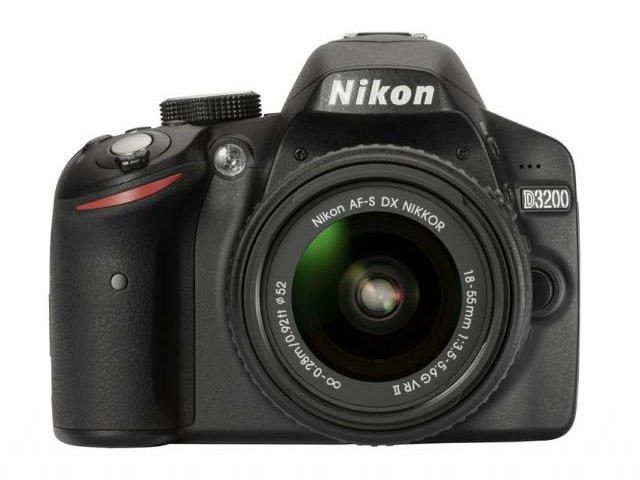DSLR Nikon D3200 с обектив 18-55mm VR II