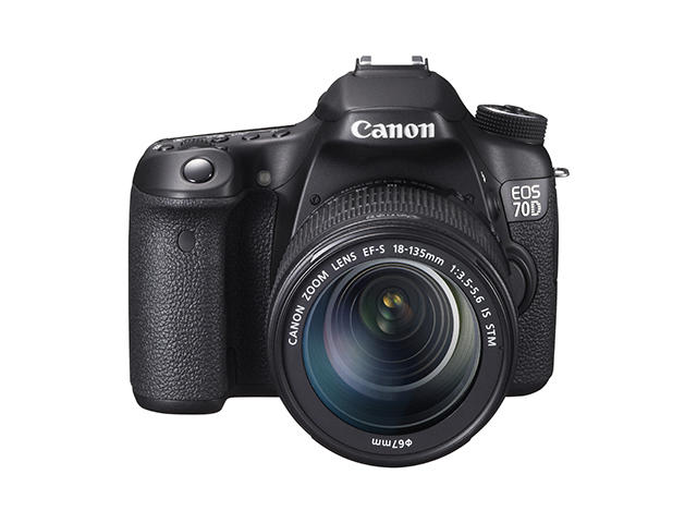 DSLR Canon EOS 70D с обектив 18-135mm IS STM
