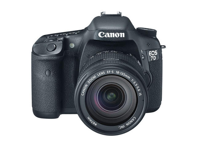 DSLR Canon EOS 7D с обектив 18-135mm IS