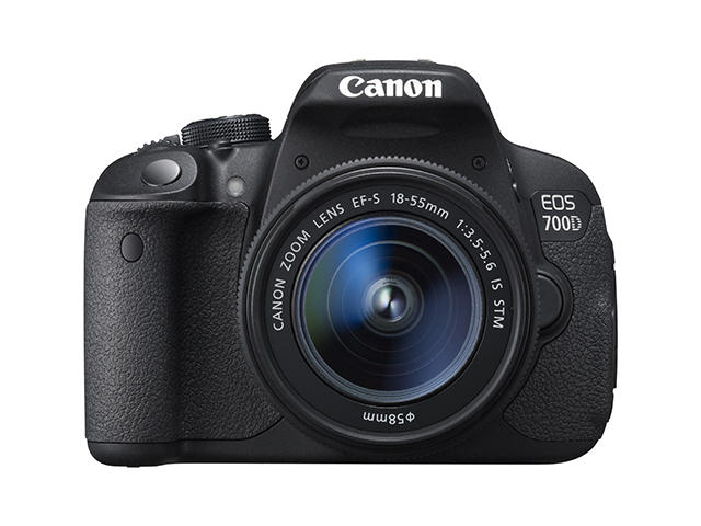 DSLR Canon EOS 700D с обектив 18-55mm IS STM