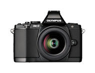Mirrorless Olympus O-MD E-M5 с обектив ED 12‑50mm f/3.5‑6.3 EZ