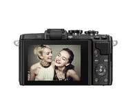 Mirrorless Olympus Pen E-PL7 с обектив 14‑42mm f/3.5‑5.6 II R