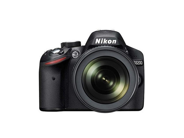 DSLR Nikon D3200 с обектив 18-105mm VR