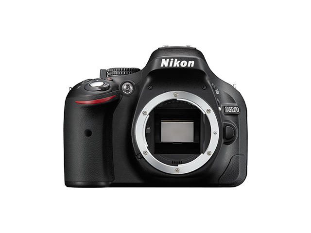 DSLR Nikon D5200 с обектив 18-105mm f/3.5-5.6G ED VR