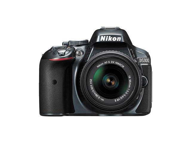 DSLR Nikon D5300 с обективи 18-55mm VR II и 55-300mm ED VR