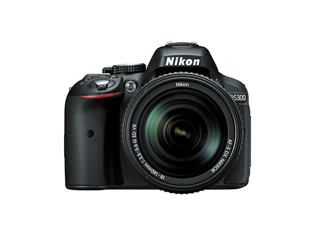 DSLR Nikon D5300 с обектив 18-140mm f/3.5-5.6G ED VR