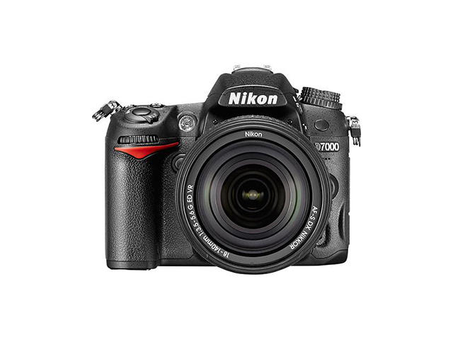 DSLR Nikon D7000 с обектив 18-140mm f/3.5-5.6G ED VR