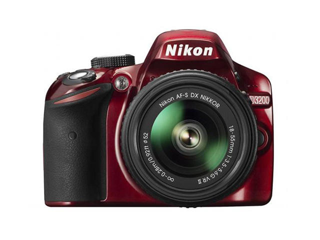 DSLR Nikon D3200 с обектив 18-55mm VR II