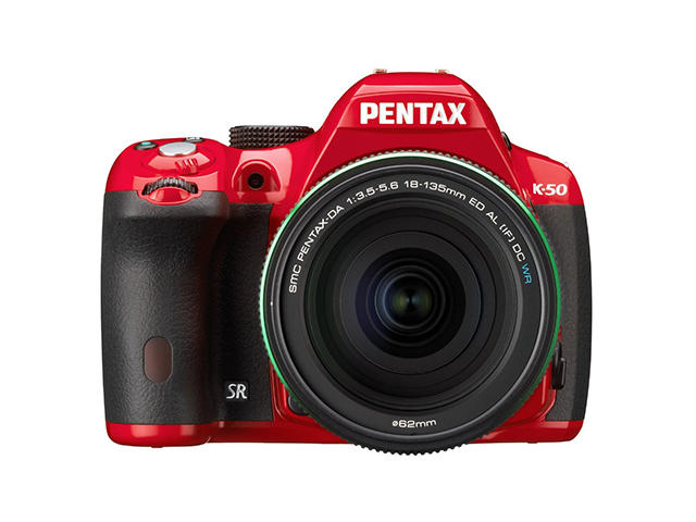 DSLR Pentax K-50 с обектив DA 18-135 f/3.5-5.6 WR