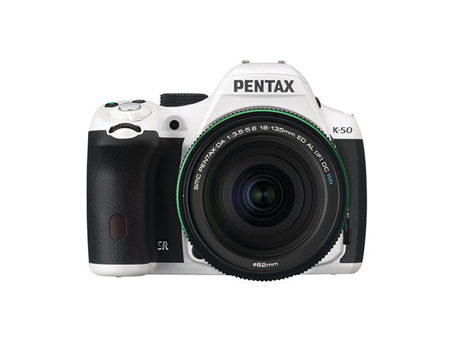 DSLR Pentax K-50 с обектив DA 18-135 f/3.5-5.6 WR