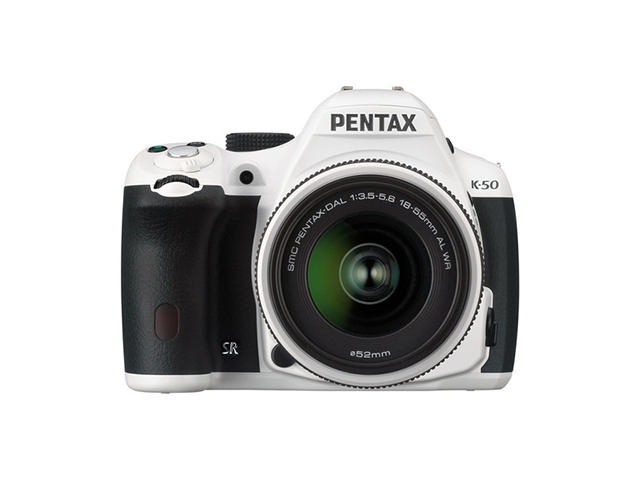 DSLR Pentax K-50 с обектив DAL 18-55mm f/3.5-5.6 WR