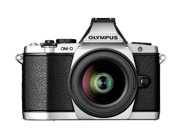 Mirrorless Olympus OM-D E-M5 с обектив ED 12‑50mm f/3.5‑6.3 EZ
