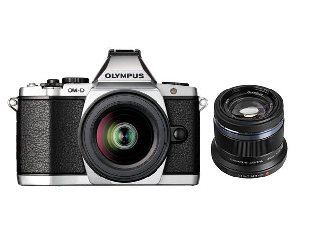 Mirrorless Olympus OM-D E-M5 Portrait Grip Kit