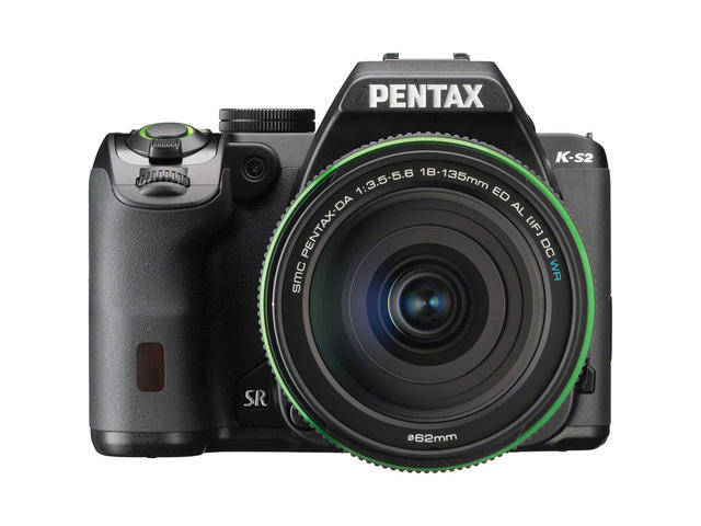DSLR Pentax K-S2 с обектив DA 18-135mm DC WR