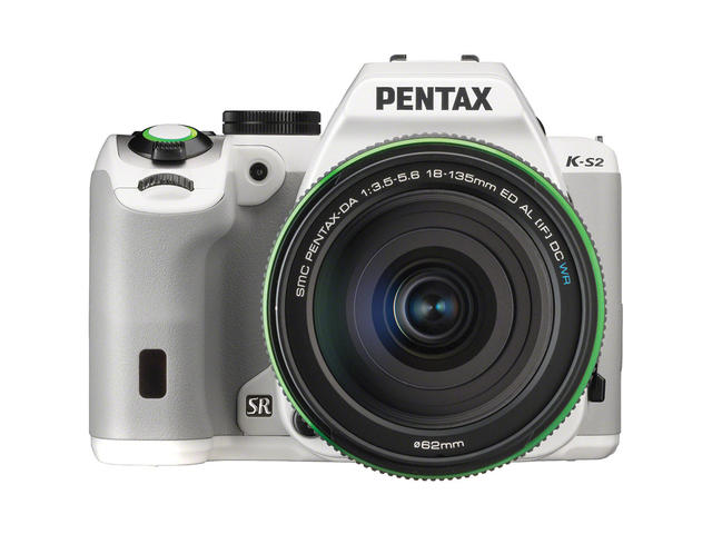 DSLR Pentax K-S2 с обектив DA 18-135mm DC WR