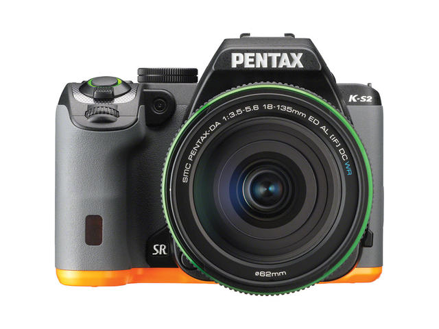 DSLR Pentax K-S2 с обектив DA 18-135mm DC WR