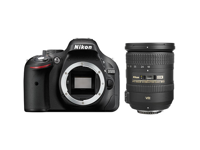 DSLR Nikon D5200 с обектив 18-200mm f/3.5-5.6G ED VR II