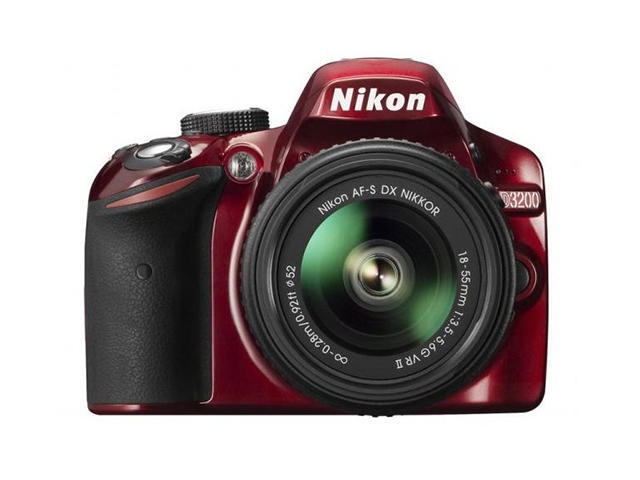 DSLR Nikon D3200 с обектив 18-55mm VR II