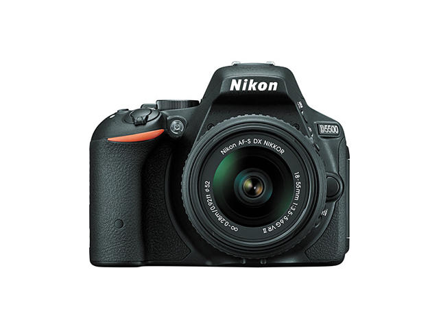 DSLR Nikon D5500 с обективи 18-55mm VR II и 18-300mm VR